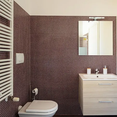 Double Private Parking, 2 Bedrooms & 2 Bathrooms - Elegant In Old Town Údine