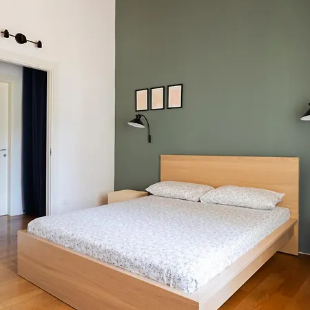 Double Private Parking, 2 Bedrooms & 2 Bathrooms - Elegant In Old Town 아파트 우디네