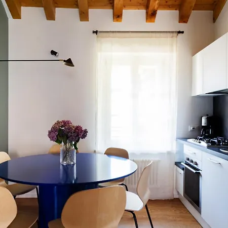 Double Private Parking, 2 Bedrooms & 2 Bathrooms - Elegant In Old Town Apartment