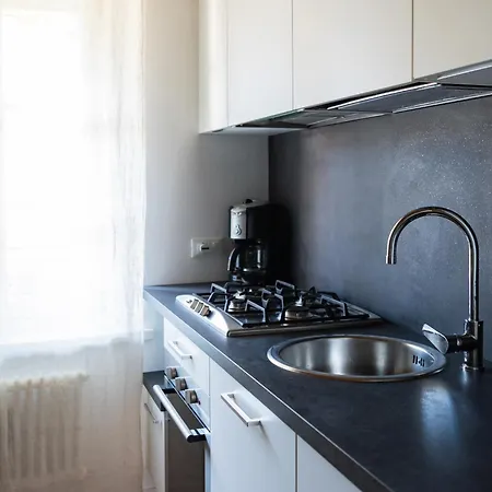 Double Private Parking, 2 Bedrooms & 2 Bathrooms - Elegant In Old Town Apartment